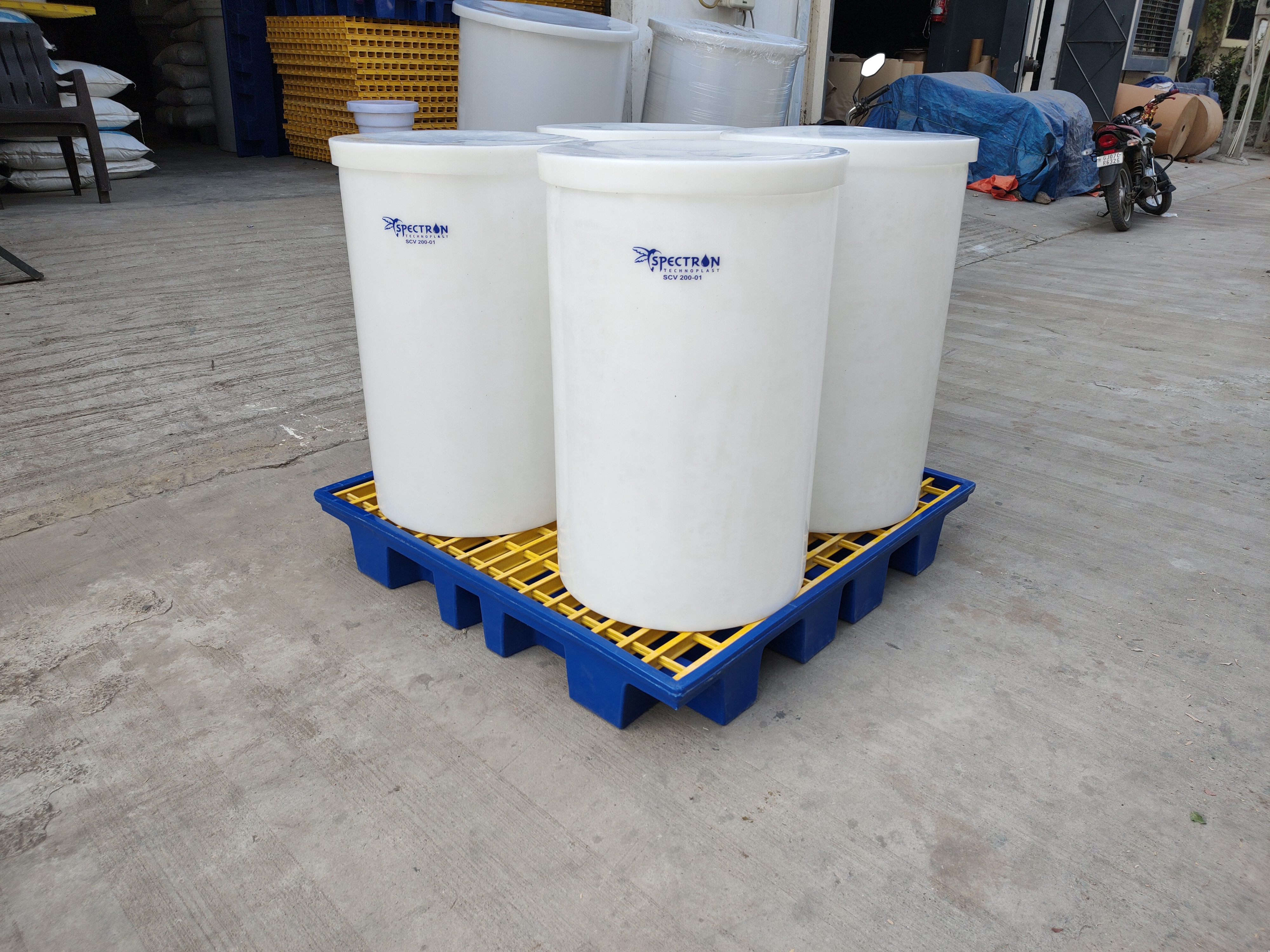 Spill Containment Pallet - Lldpe/frp, 1300 Mm X 1300 Mm X 200 Mm, White - 500 Liter Capacity, 1000 Kg Load Capacity, 2-way Forklift Access, Industrial Storage Solution