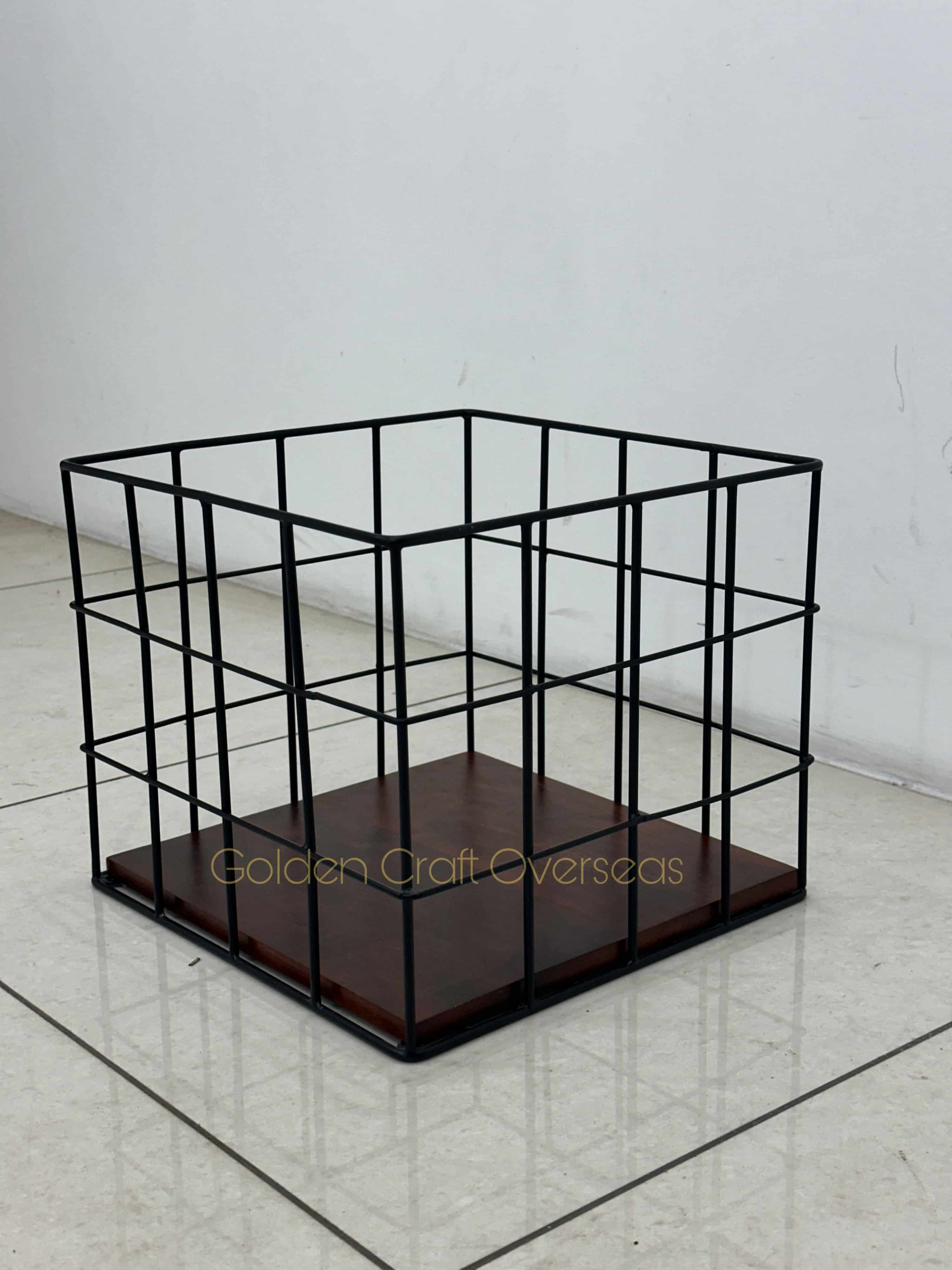 Iron Basket - Color: Black
