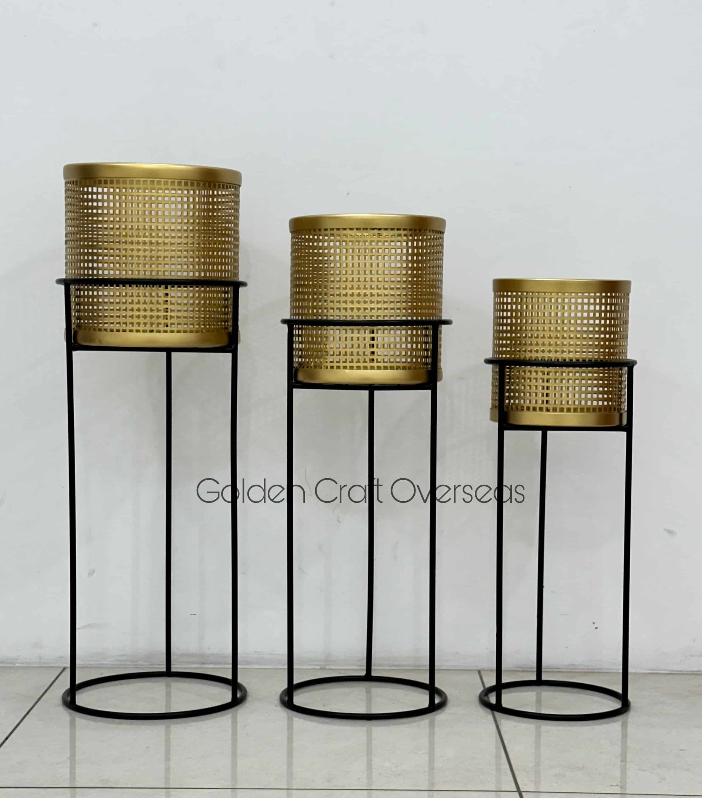Iron Flower Pot Set - Set Of 3, Antique Style, Versatile Sizes For Tiered Displays