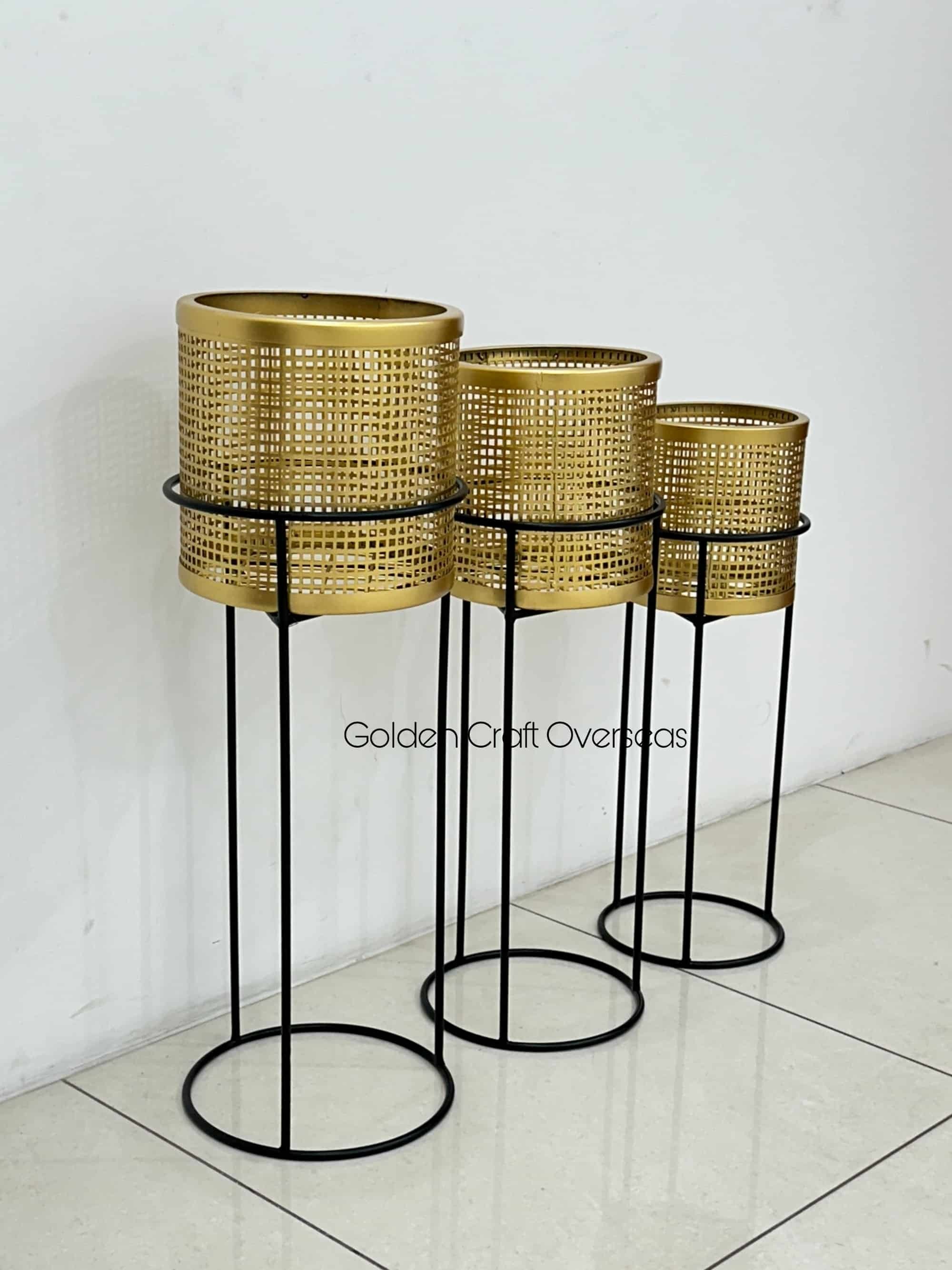 Iron Flower Pot Set - Set Of 3, Antique Style, Versatile Sizes For Tiered Displays