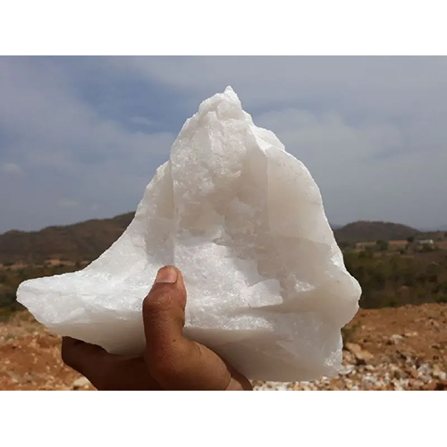 Natural Quartz Lumps - High Purity, 2.90-2.8 Specific Gravity, Light Brown Color | Exceptional Hardness For Industrial Applications