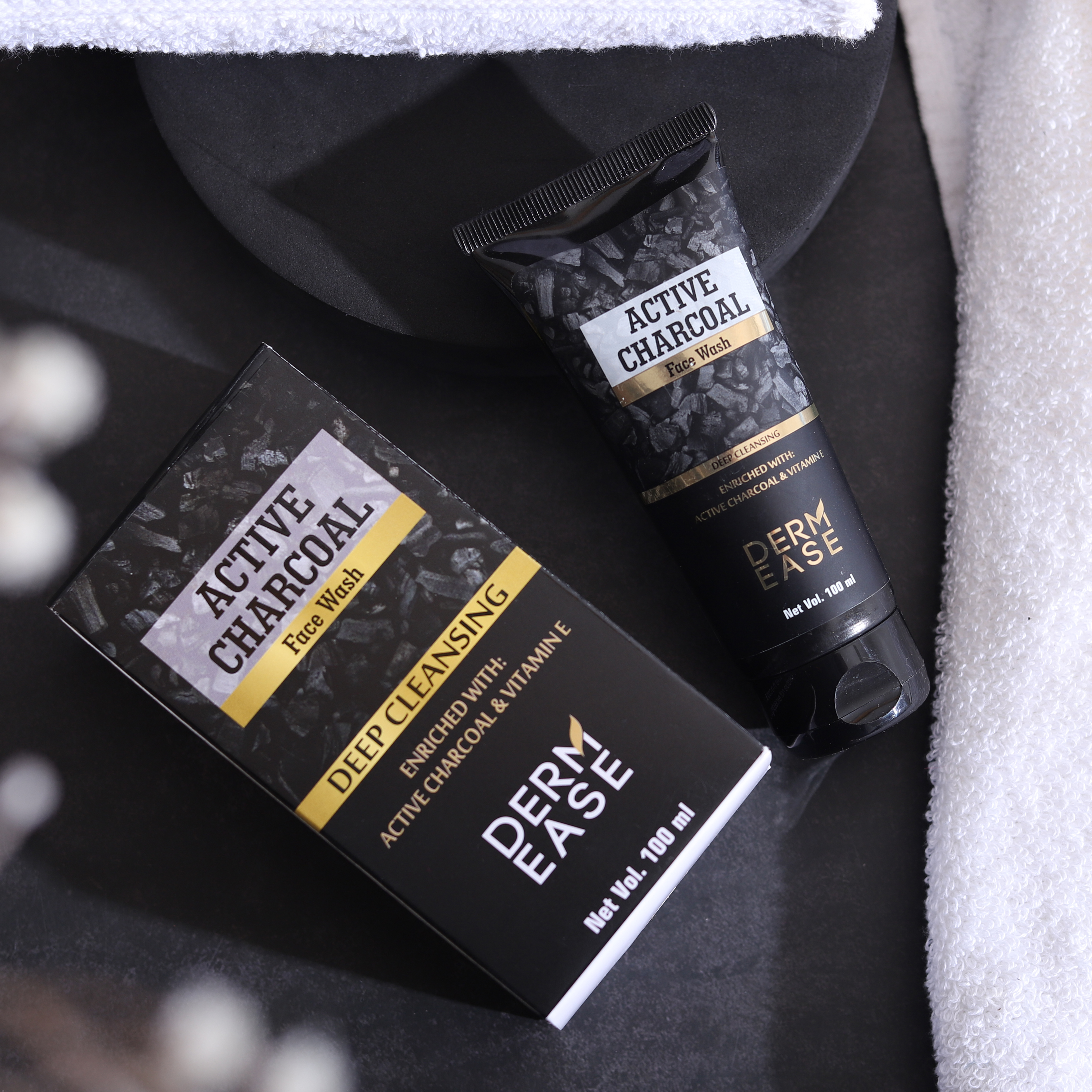 Active Charcoal Face Wash - Aloe Barbadensis Extract, Hydroxyethyl Urea, Di-alpha Tocopheryl Acetate, Activated Charcoal , Smooth Texture For All Skin Types