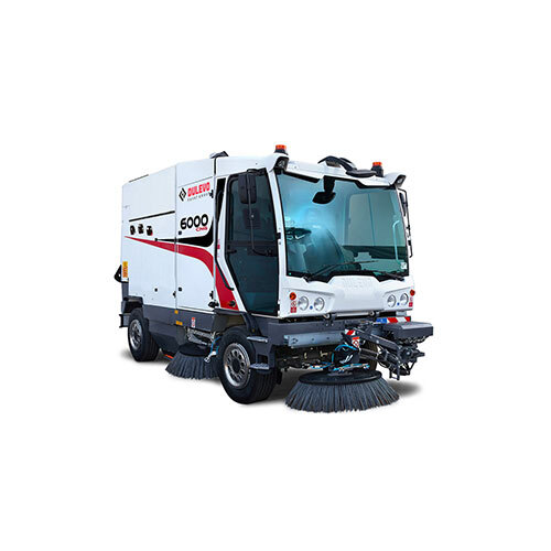 Dulevo 6000 CNG EU6C एक उच्च प्रदर्शन वाली स्वच्छ क्षमता वाली मशीन है, जो पर्यावरण के प्रति जिम्मेदार है और ईधन दक्षता में उत्कृष्टता प्रदान करती है। यह विशेष रूप से शहरी क्षेत्रों के लिए डिज़ाइन की गई है ताकि सड़कों की सफाई को प्रभावी और कुशलतापूर्वक किया जा सके।