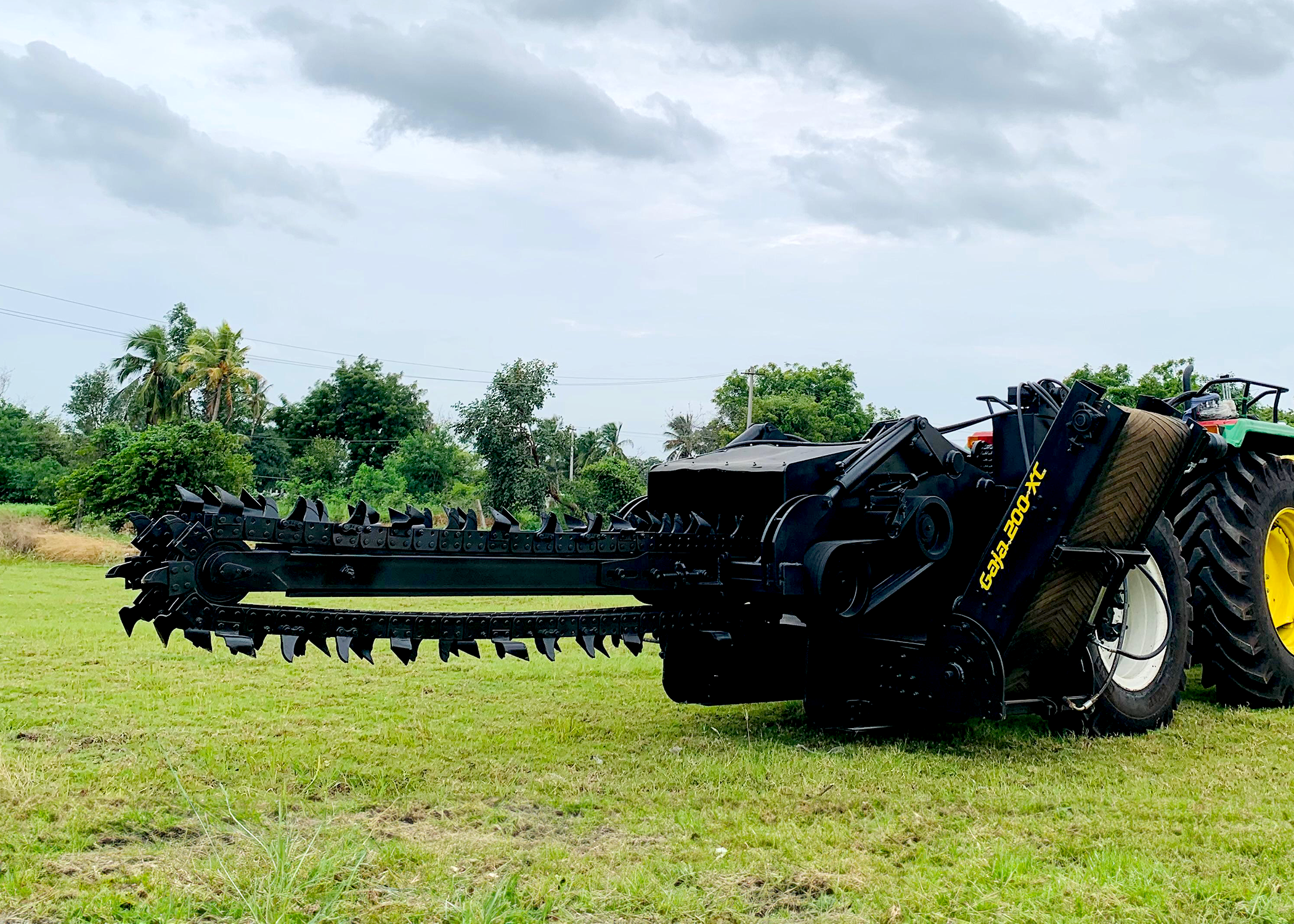Water Pipeline Trench Digging Machine With Conveyor - Gaja 200xc