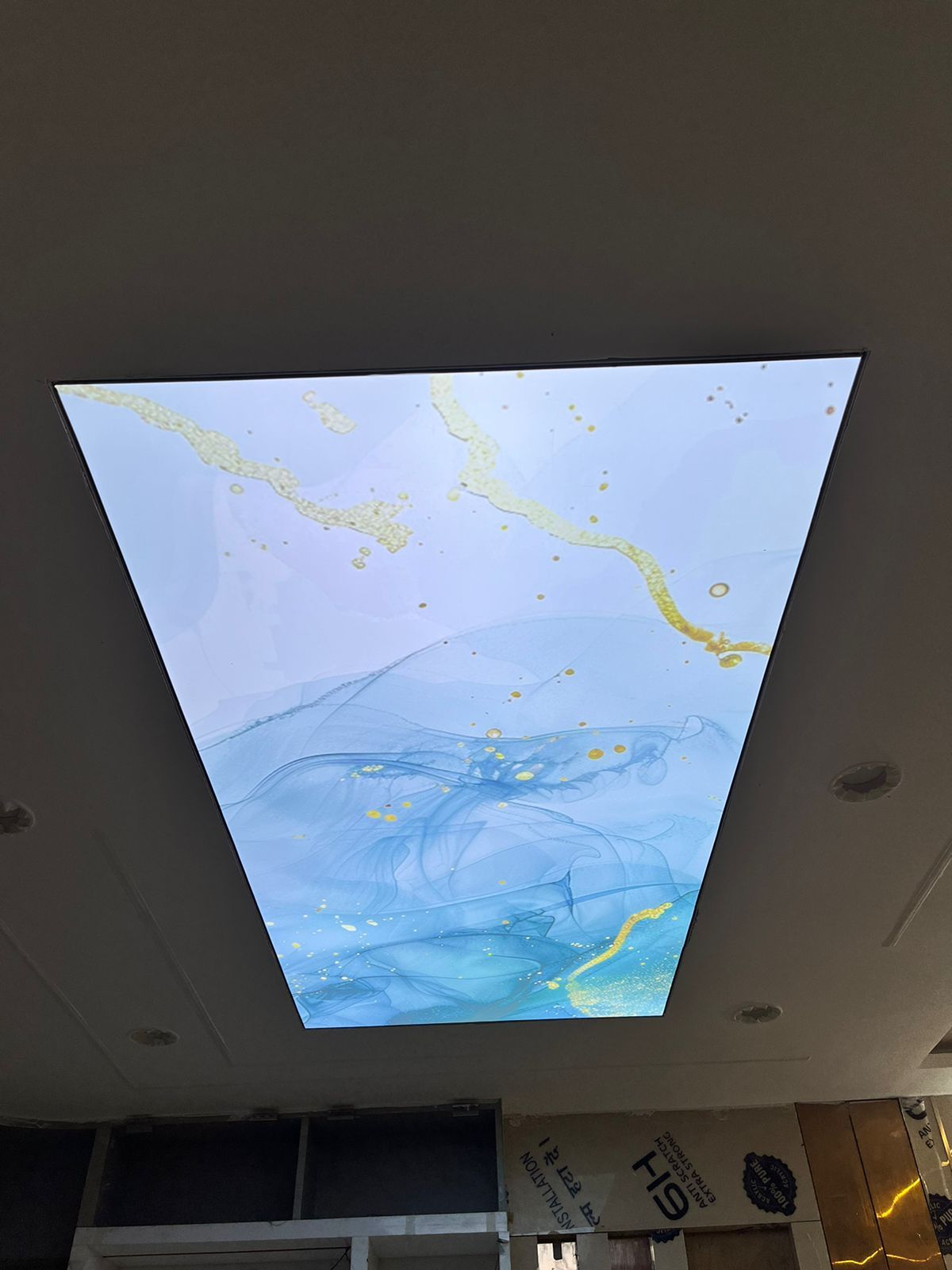 Dry Clean Stretch Ceiling Services - .18mm Thickness, Customizable Patterns , Integrated Lighting Options For Modern Store Atmosphere