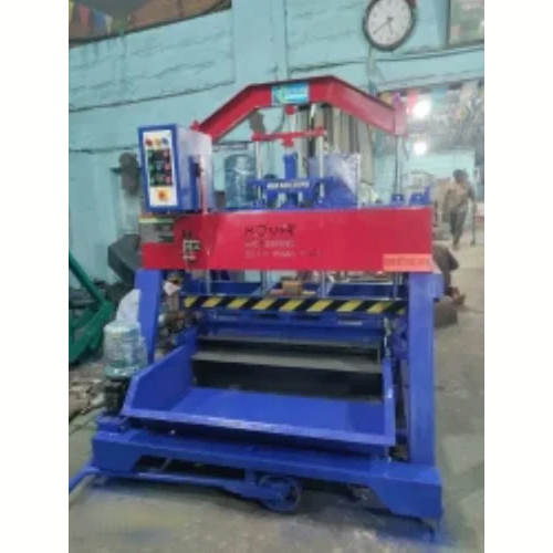 वाइब्रेटर और प्रेशर हॉलो ब्रिक बनाने की मशीन