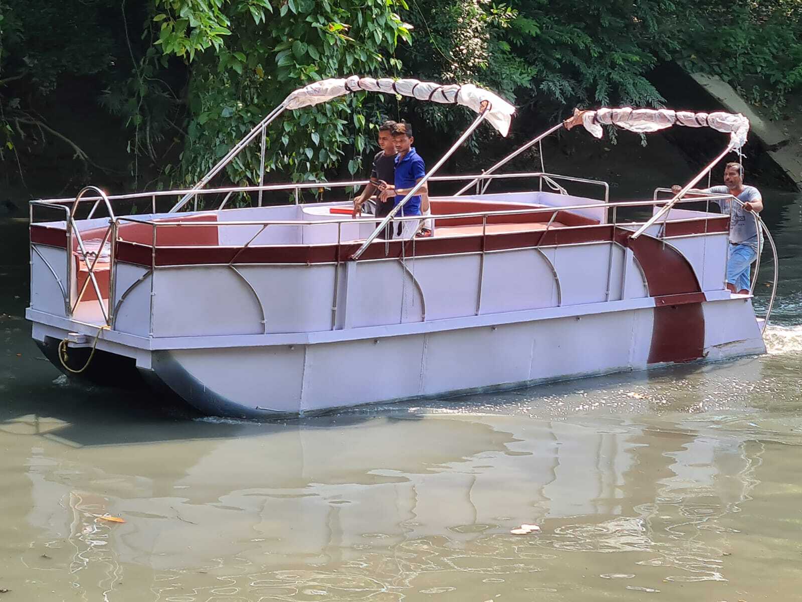 25 Seater Aluminium Pontoon Boat - Capacity: 2-3 Kg