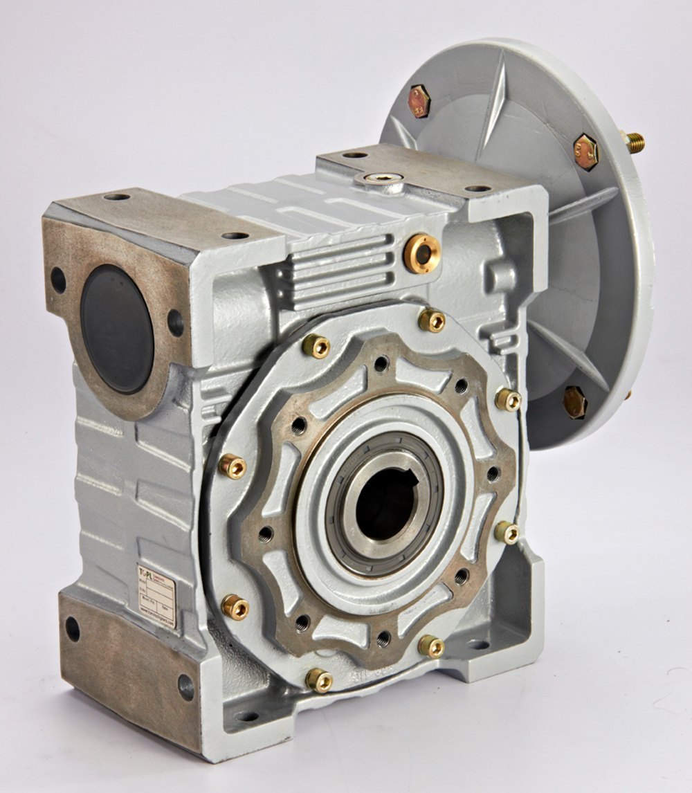 TH Helical Gear Box - Hardened Steel, Mechanical Rating 0.12 KW to 22 KW | High Durability, Versatile Mounting, Quiet Operation