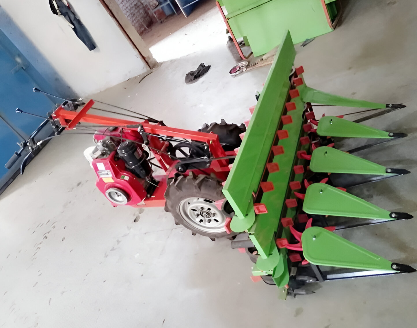 5 Hp Diesel Power Reaper For Agriculture Suitable For All Types Of Crops - Color: Red And Green