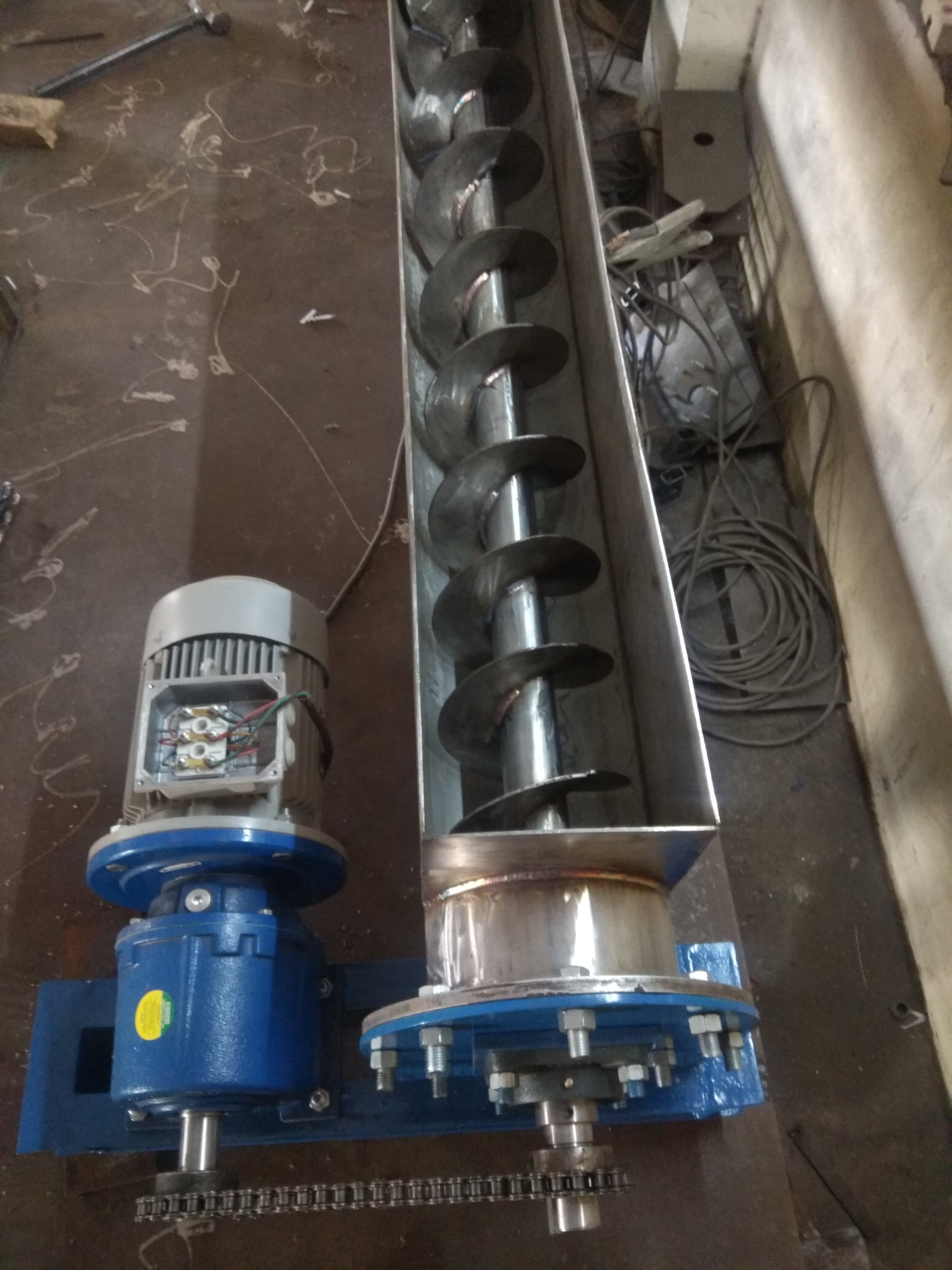 Industrial Screw Conveyor - Mild Steel, Standard Size | Roller Structure, Durable, Reliable, Warranty Included