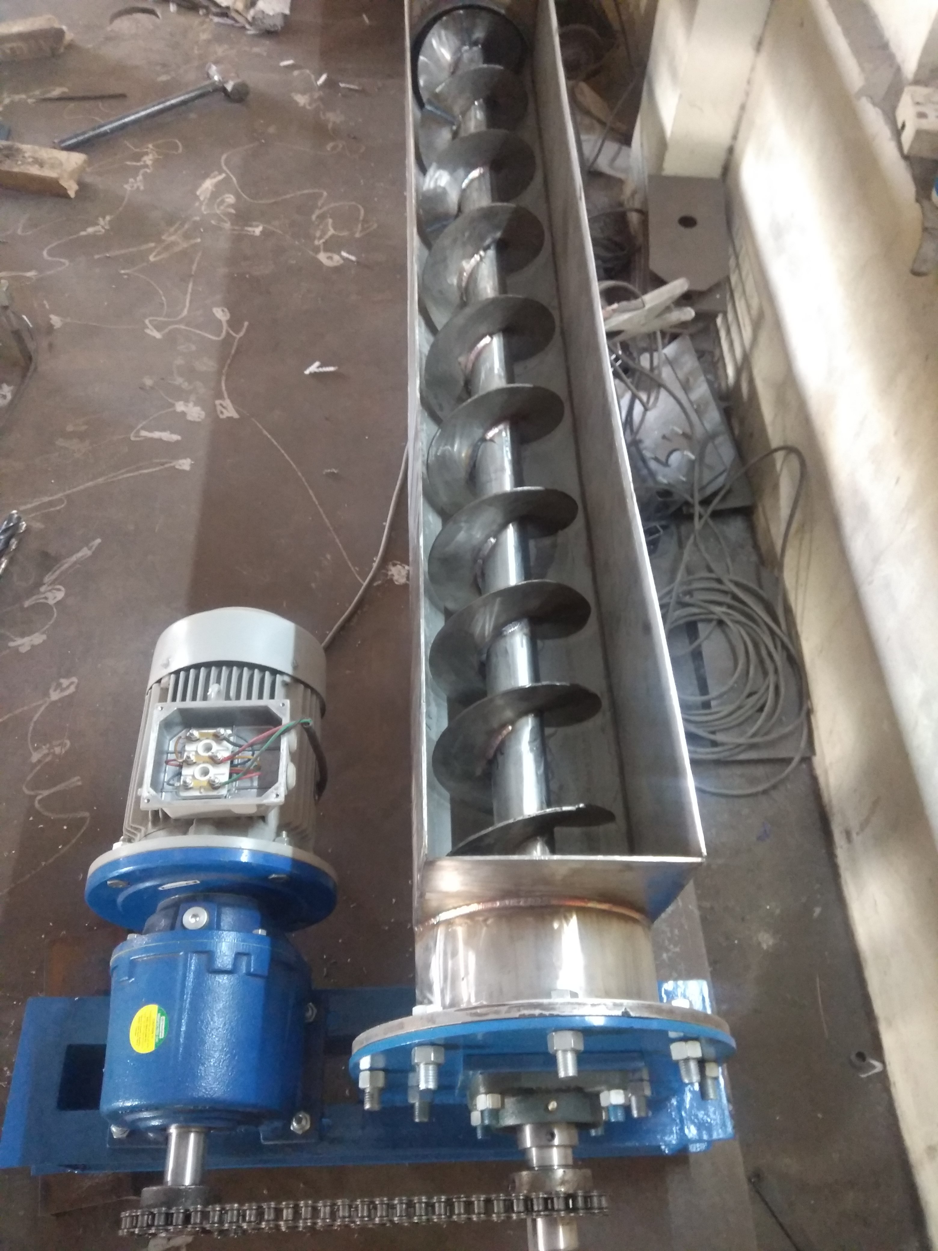 Industrial Screw Conveyor - Mild Steel, Standard Size | Roller Structure, Durable, Reliable, Warranty Included