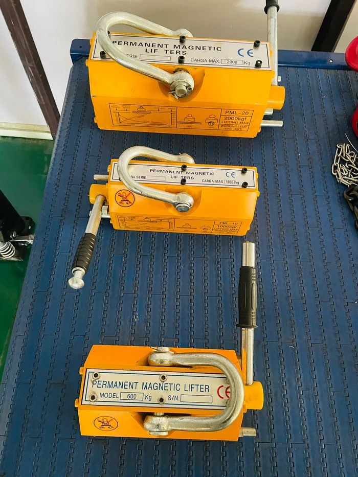 Magnet Lifter - Handle Type: Rubber Grip