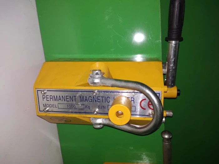 Magnet Lifter - Handle Type: Rubber Grip