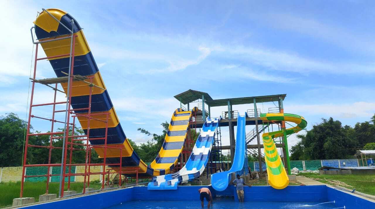 Combination Water Slide - Passenger Capacity: 200