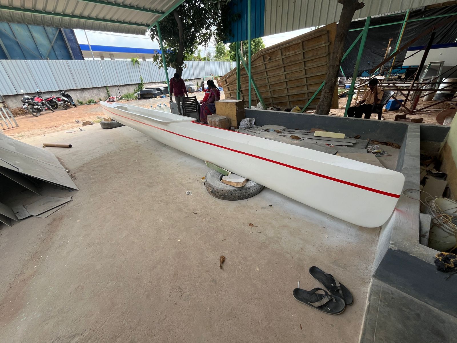 Rowing Boat - Dimensions: 9 Meter (M)