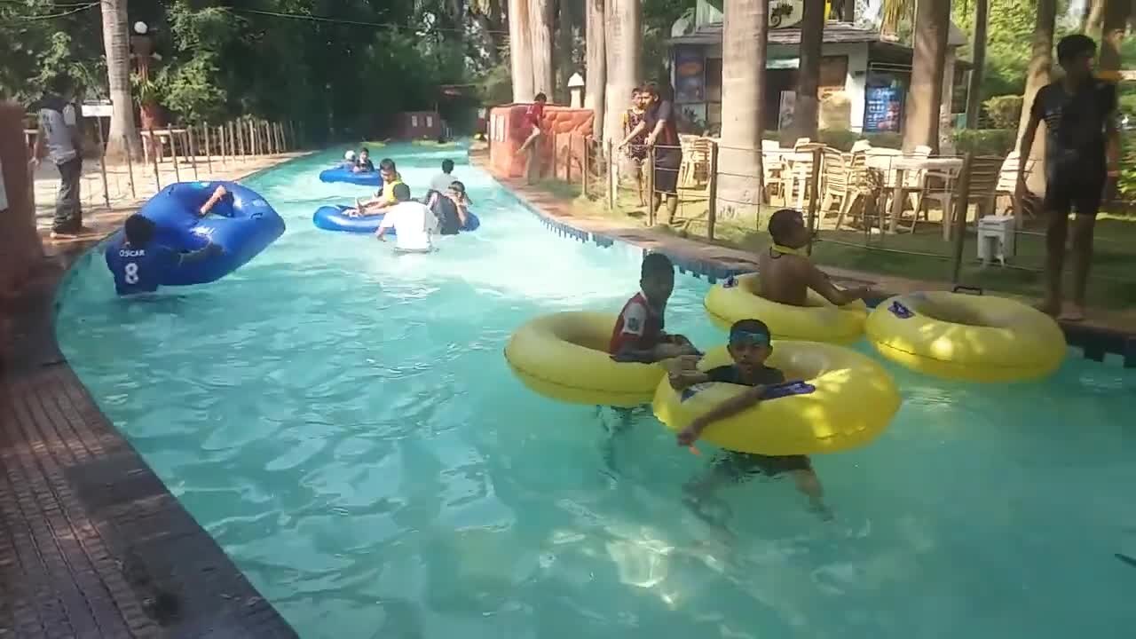 Crazy River Pool - Length: 50-100 Foot (Ft)
