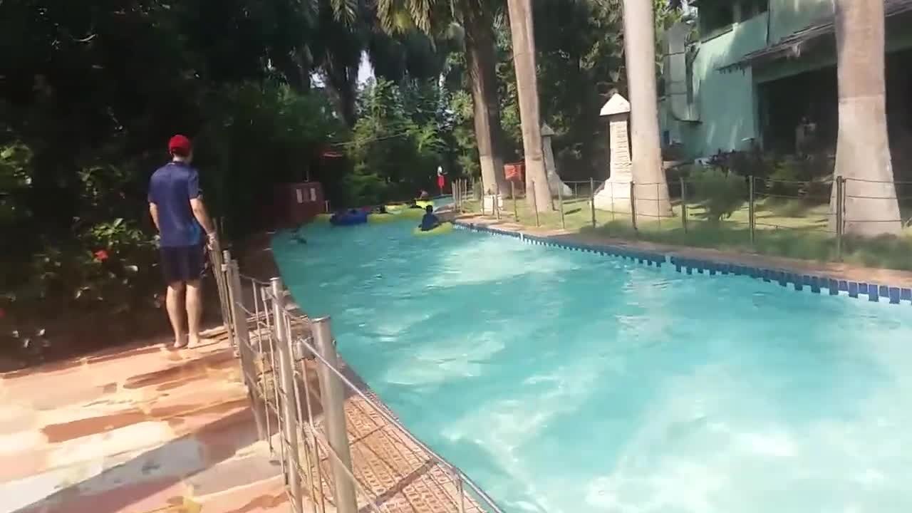 Crazy River Pool - Length: 50-100 Foot (Ft)