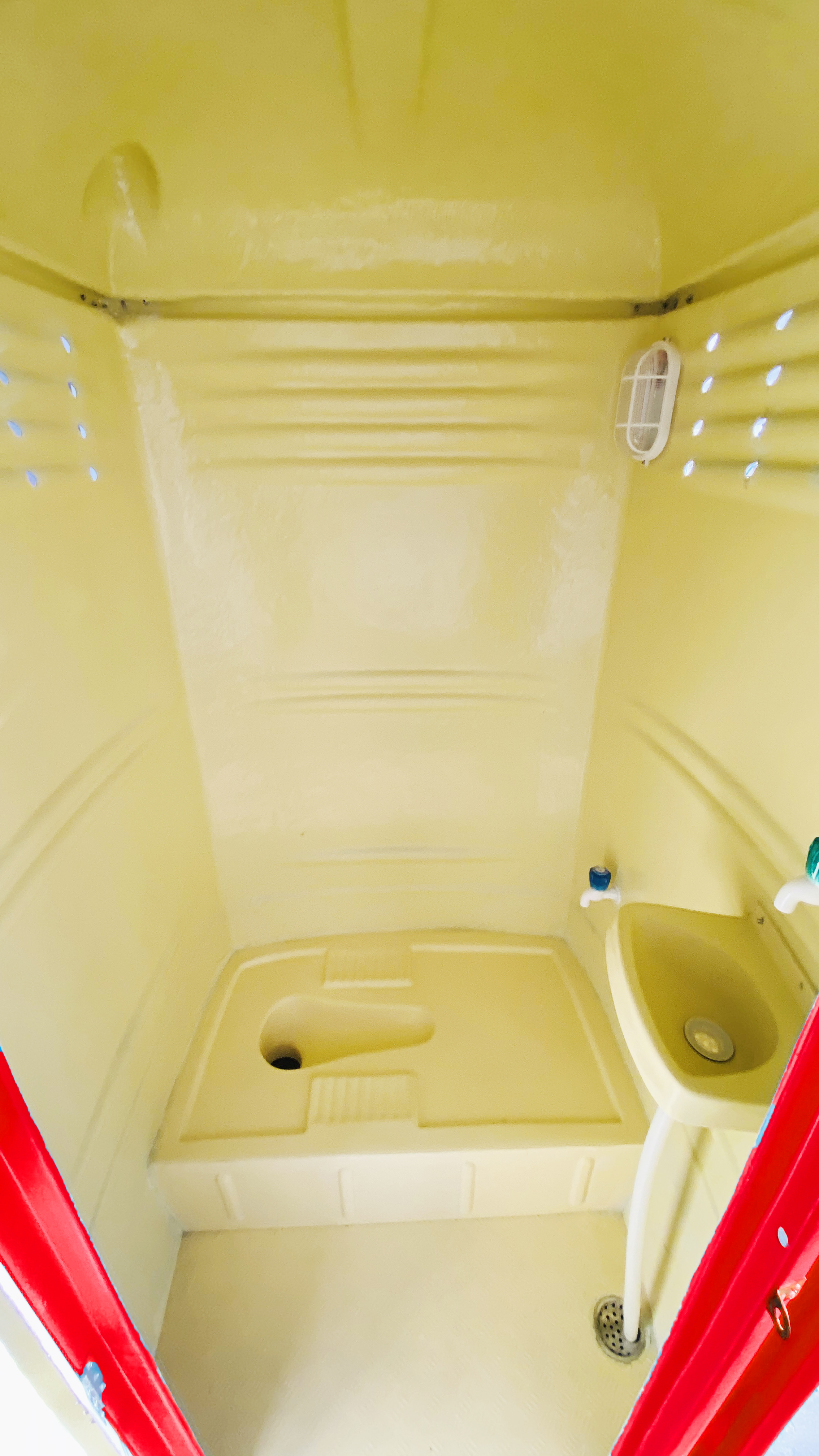 Frp Indian With Washbasin And Water Tank - Color: As Per Requirement