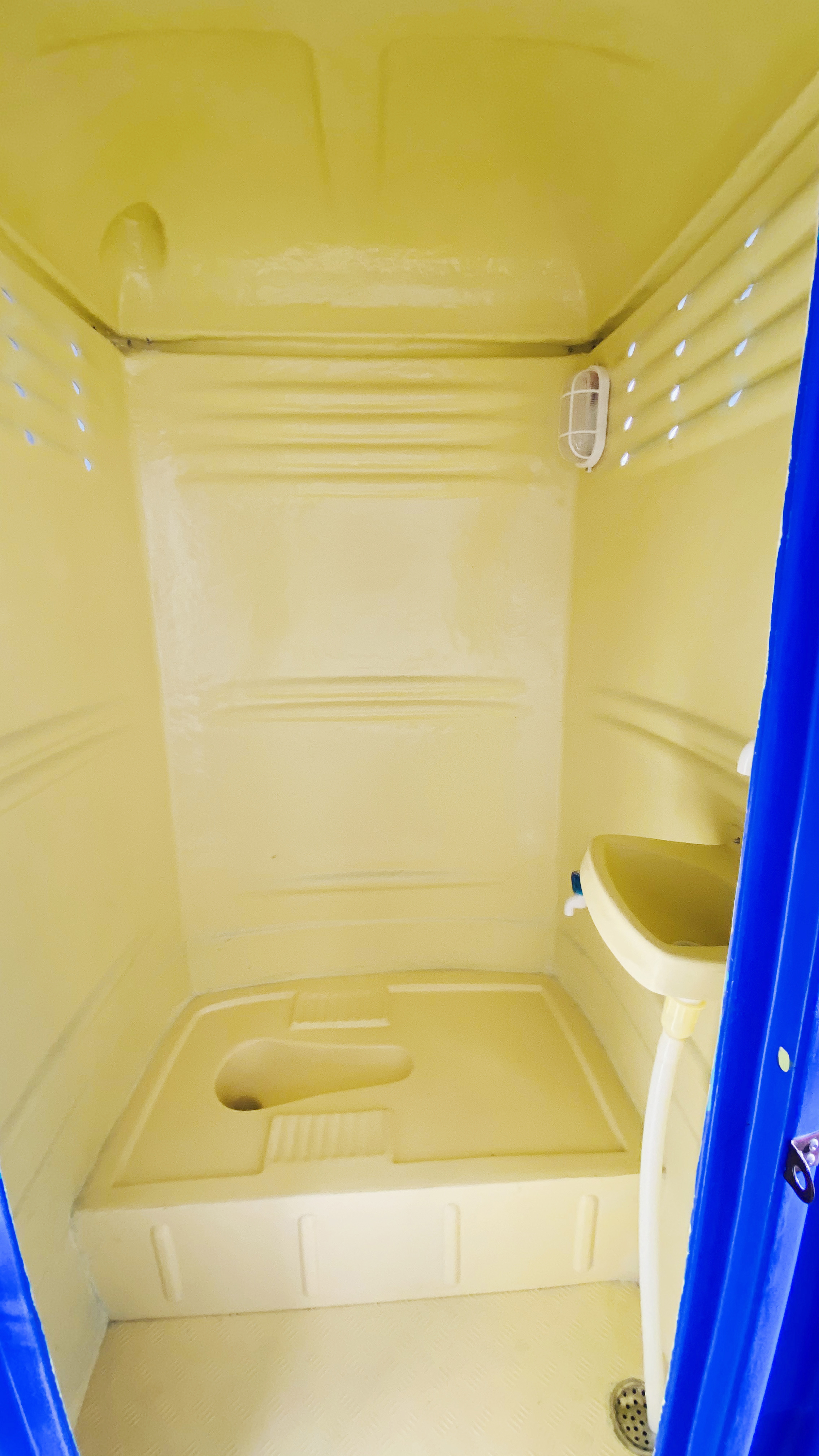 Frp Indian With Washbasin And Water Tank - Color: As Per Requirement