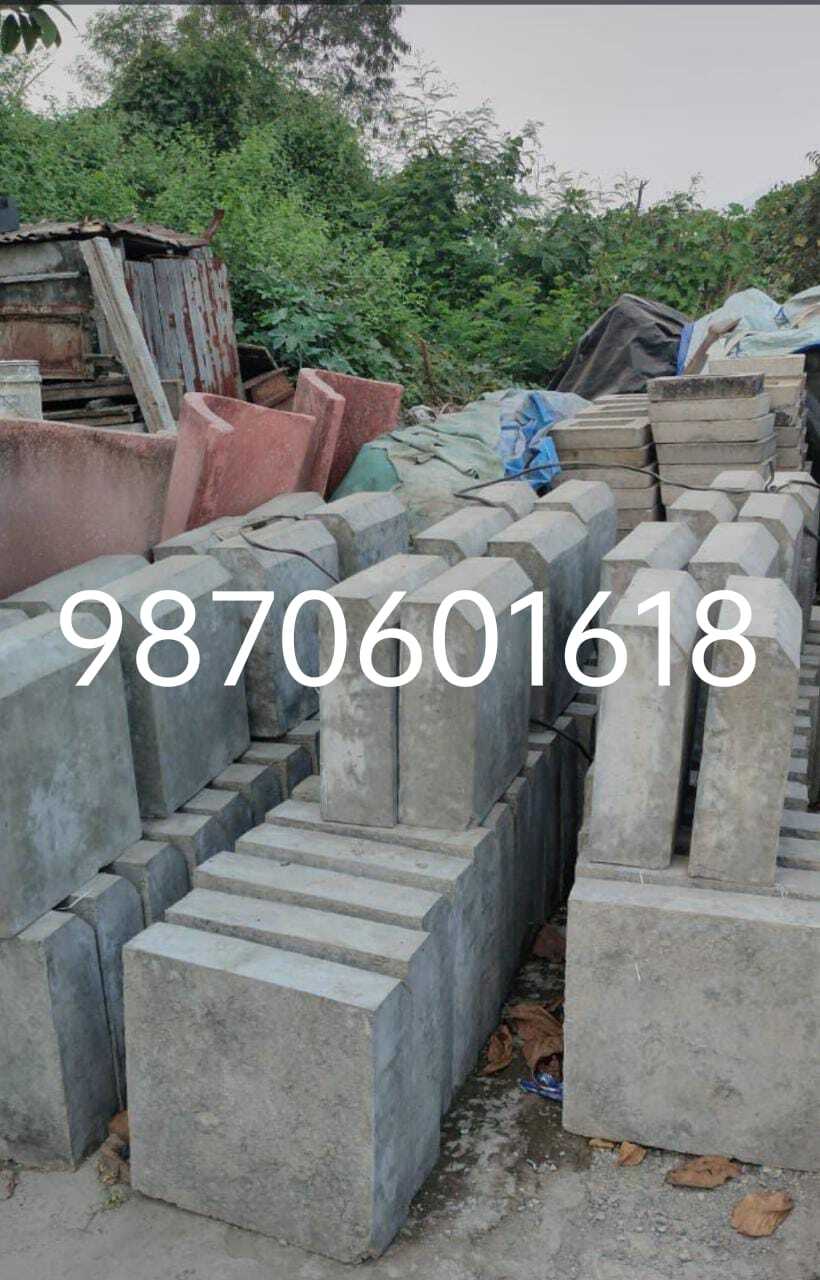 Rcc Kerb Stone - Reinforced Cement Concrete, Different Sizes Available, Grey Color, Plain Surface Treatment, Durable Industrial Product