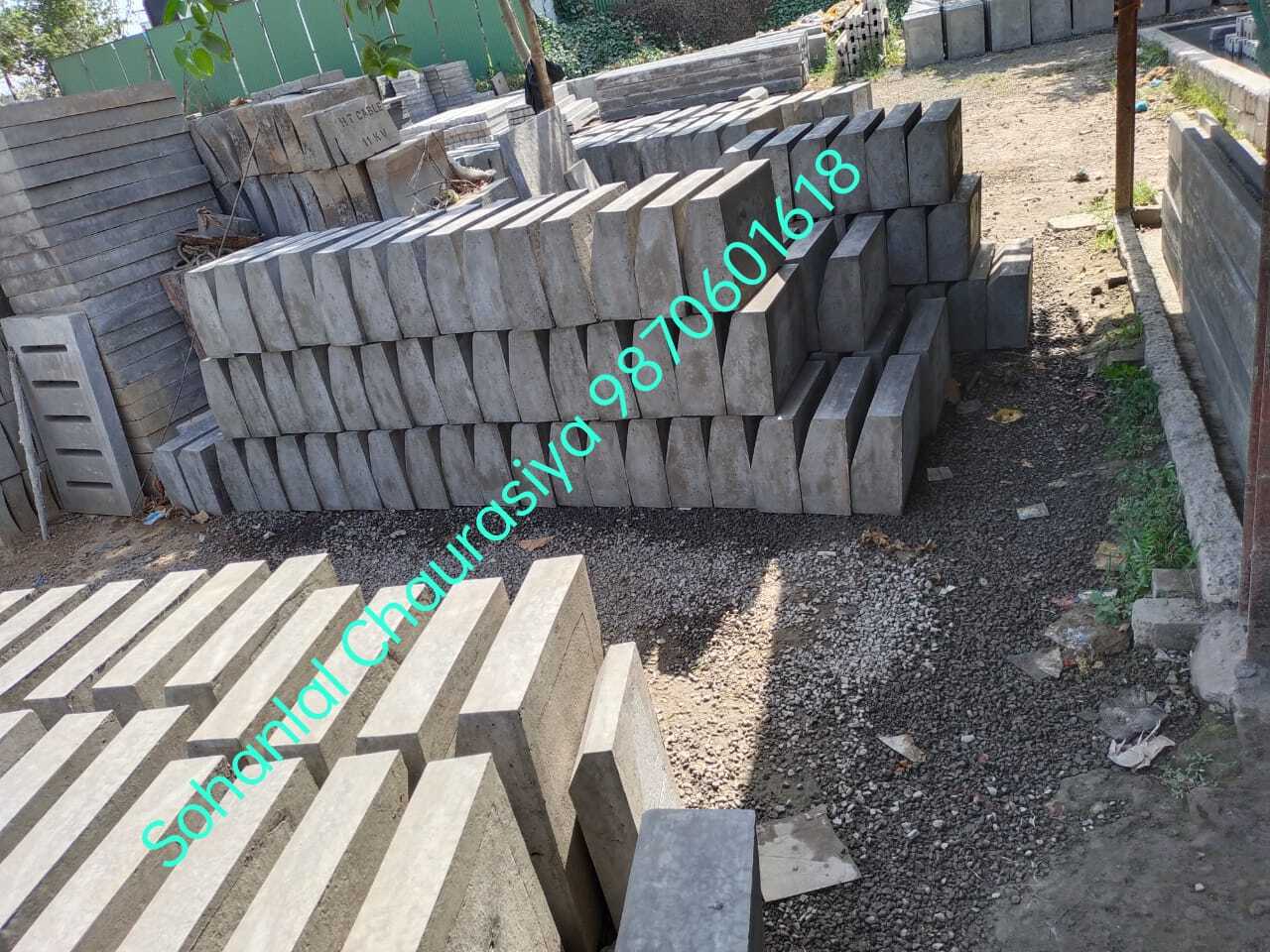 Rcc Kerb Stone - Reinforced Cement Concrete, Different Sizes Available, Grey Color, Plain Surface Treatment, Durable Industrial Product