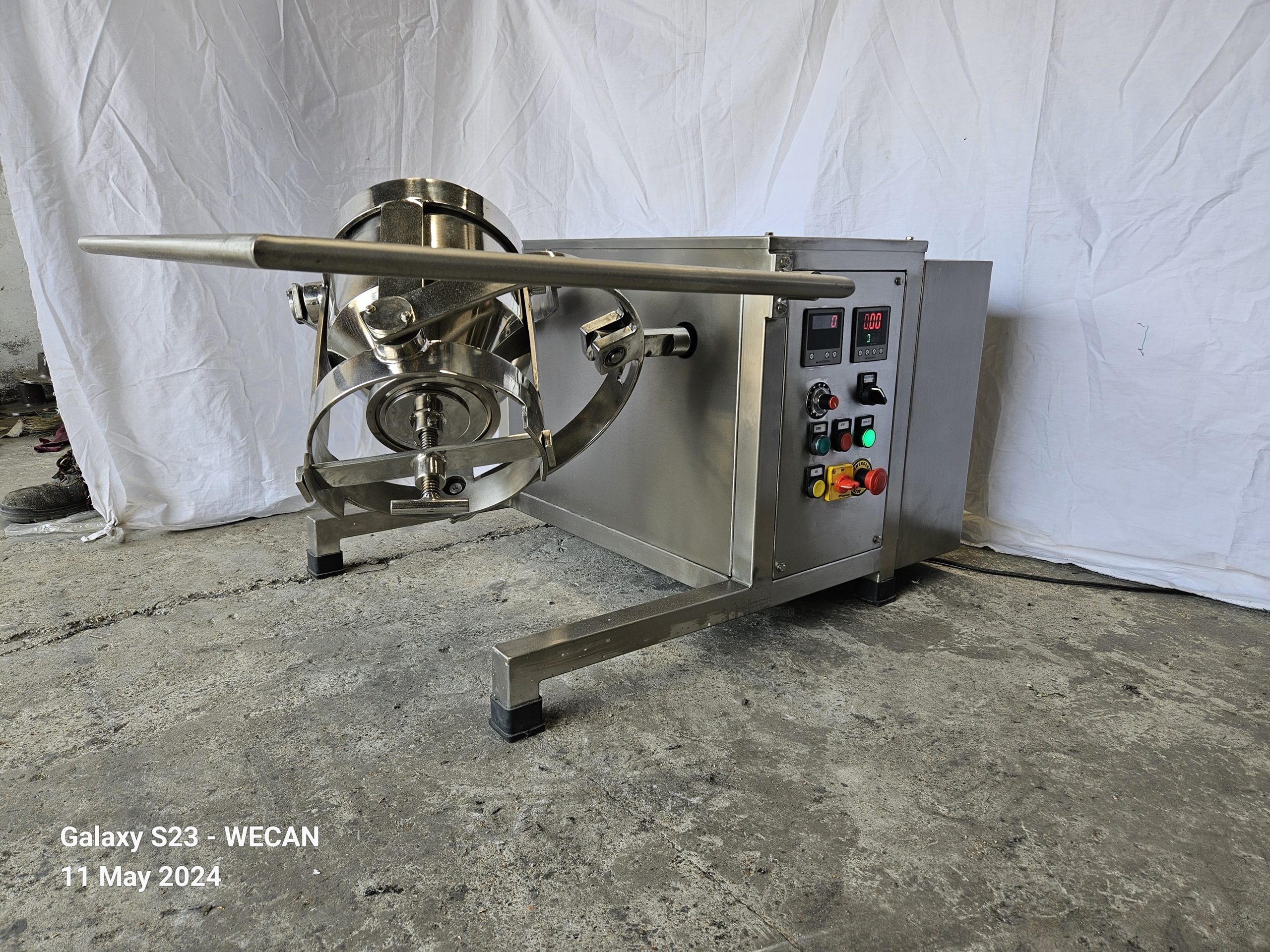 3d Tumbler Mixer Machine - Capacity: 100 Kg/hr