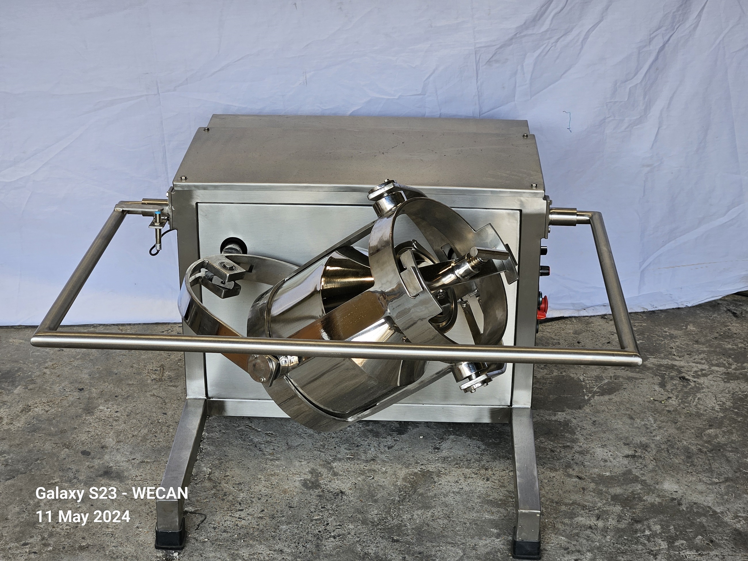 3d Tumbler Mixer Machine - Capacity: 100 Kg/hr