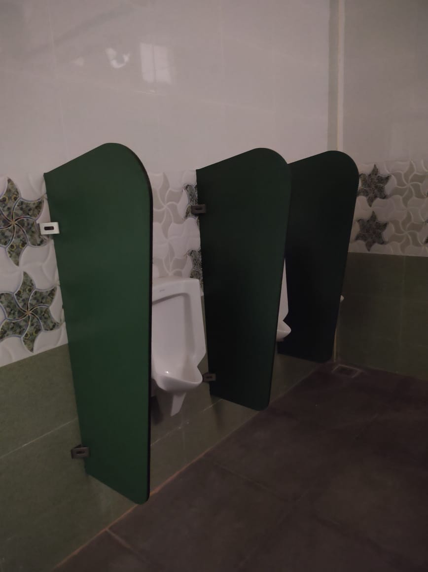 Urinal Partition Divider Panel - Glazed Tile & Sandwich Panel, Custom Color Options With Long Life Span & Ss Clamp Included