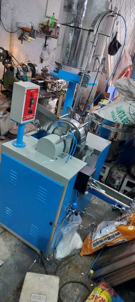 Plastic Tube And Nozzle Assembly Machine
