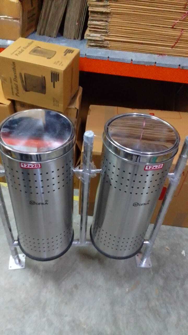 Stainless Steel Double Pole Mounted Dustbin - Capacity: 120 Ltr