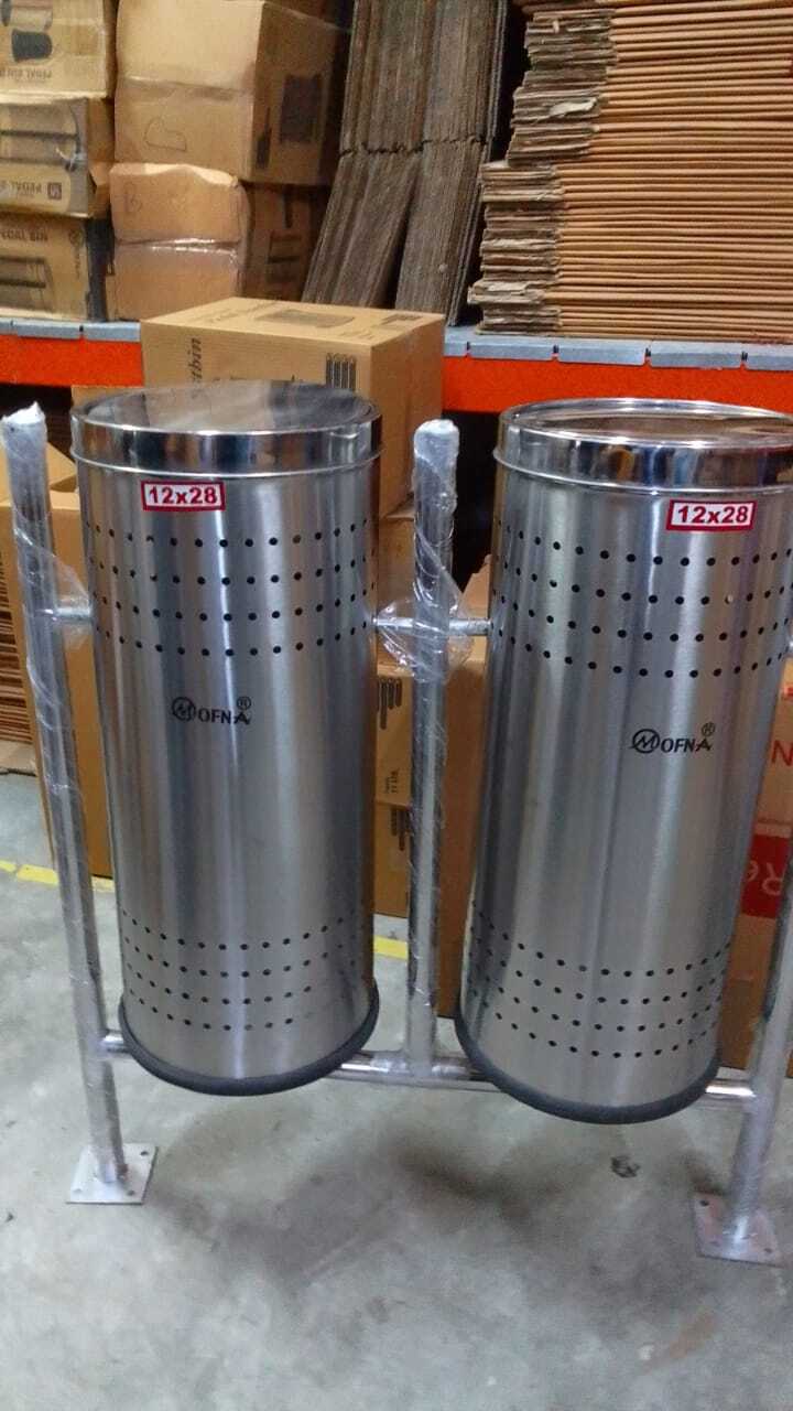 Stainless Steel Double Pole Mounted Dustbin - Capacity: 120 Ltr