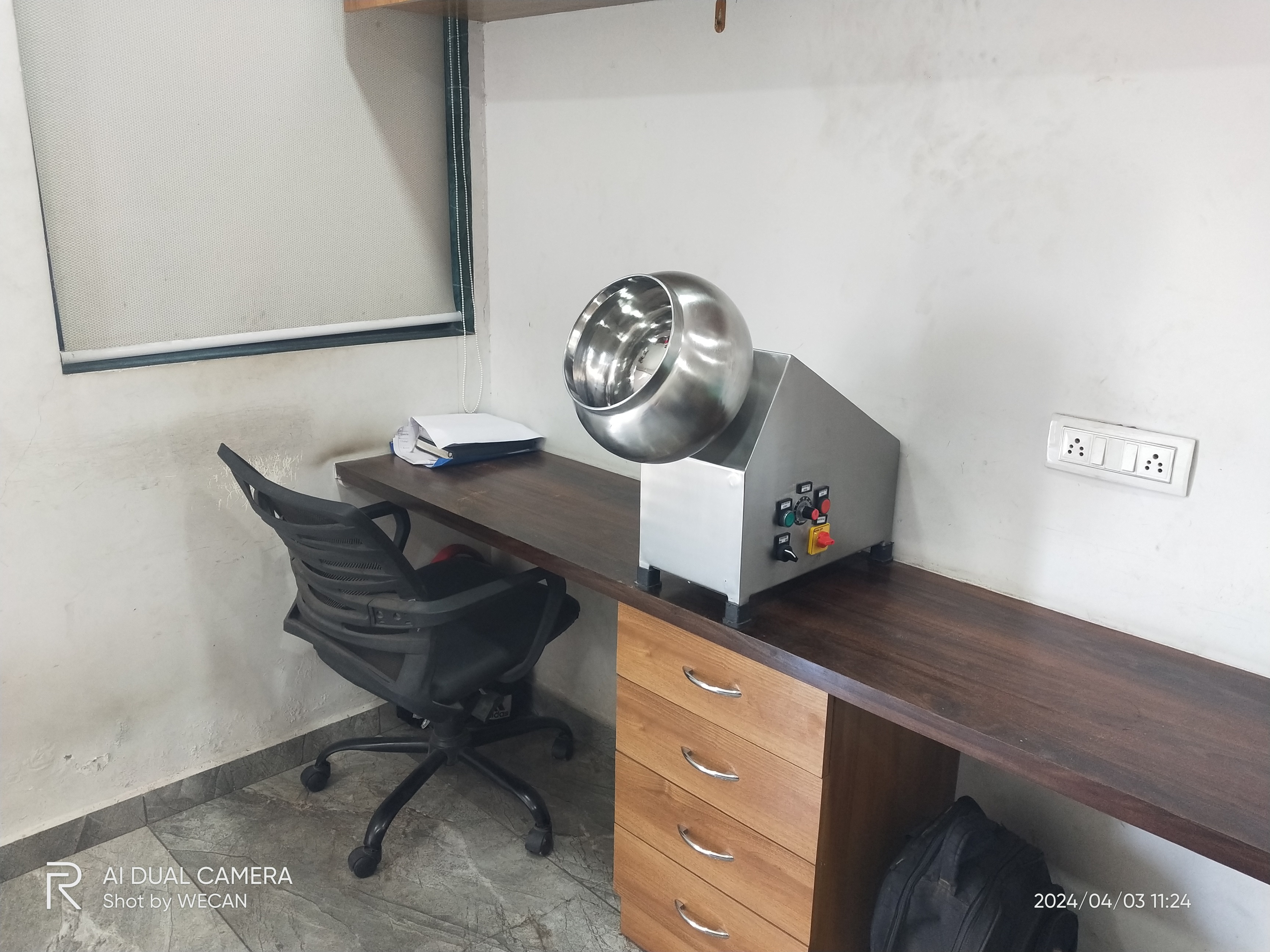 Stainless Steel Small Chocolate Panning Machine - Coating Speed: Variable Rpm