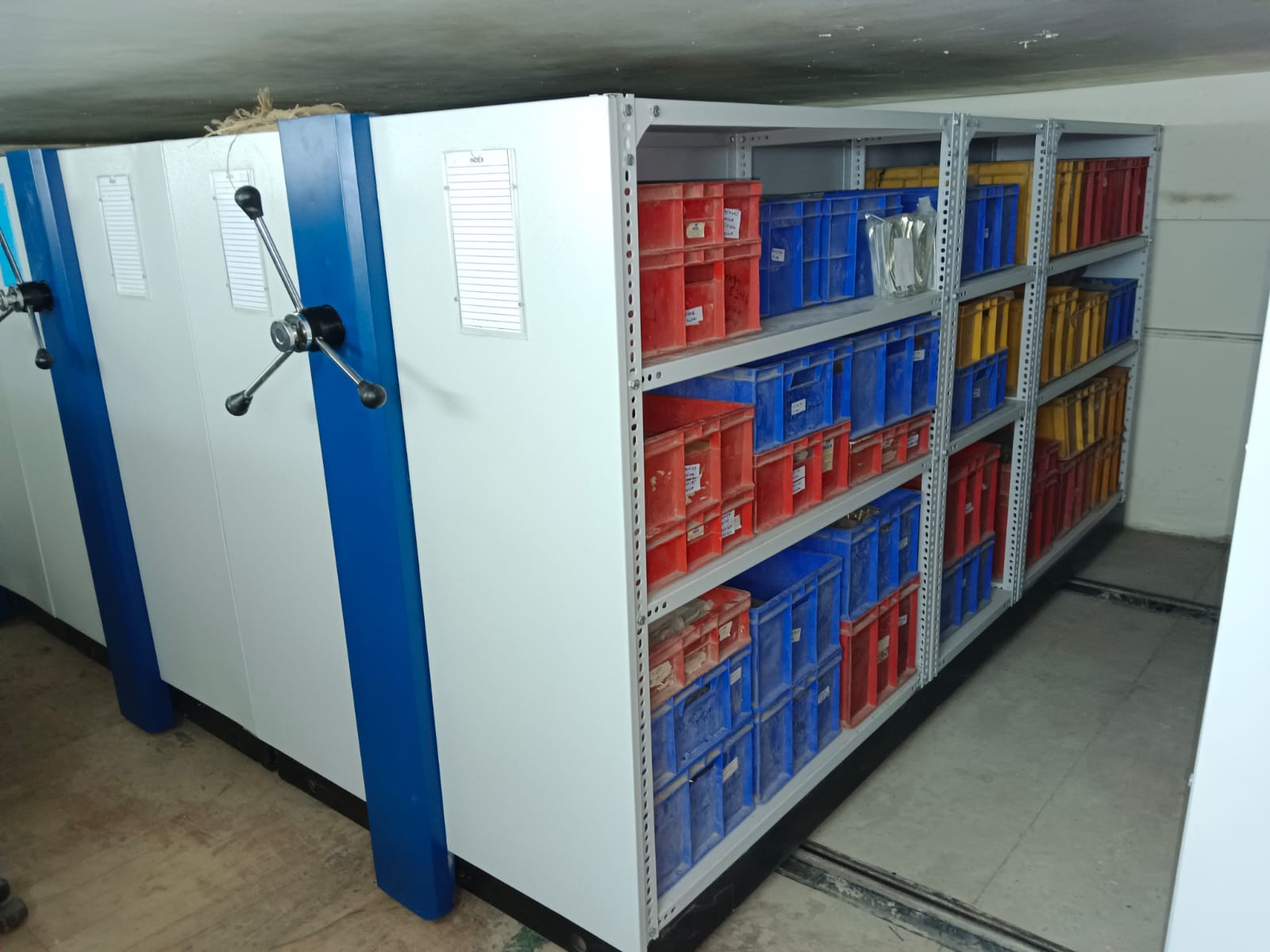 Push And Pull Mobile Compactor - Color: White